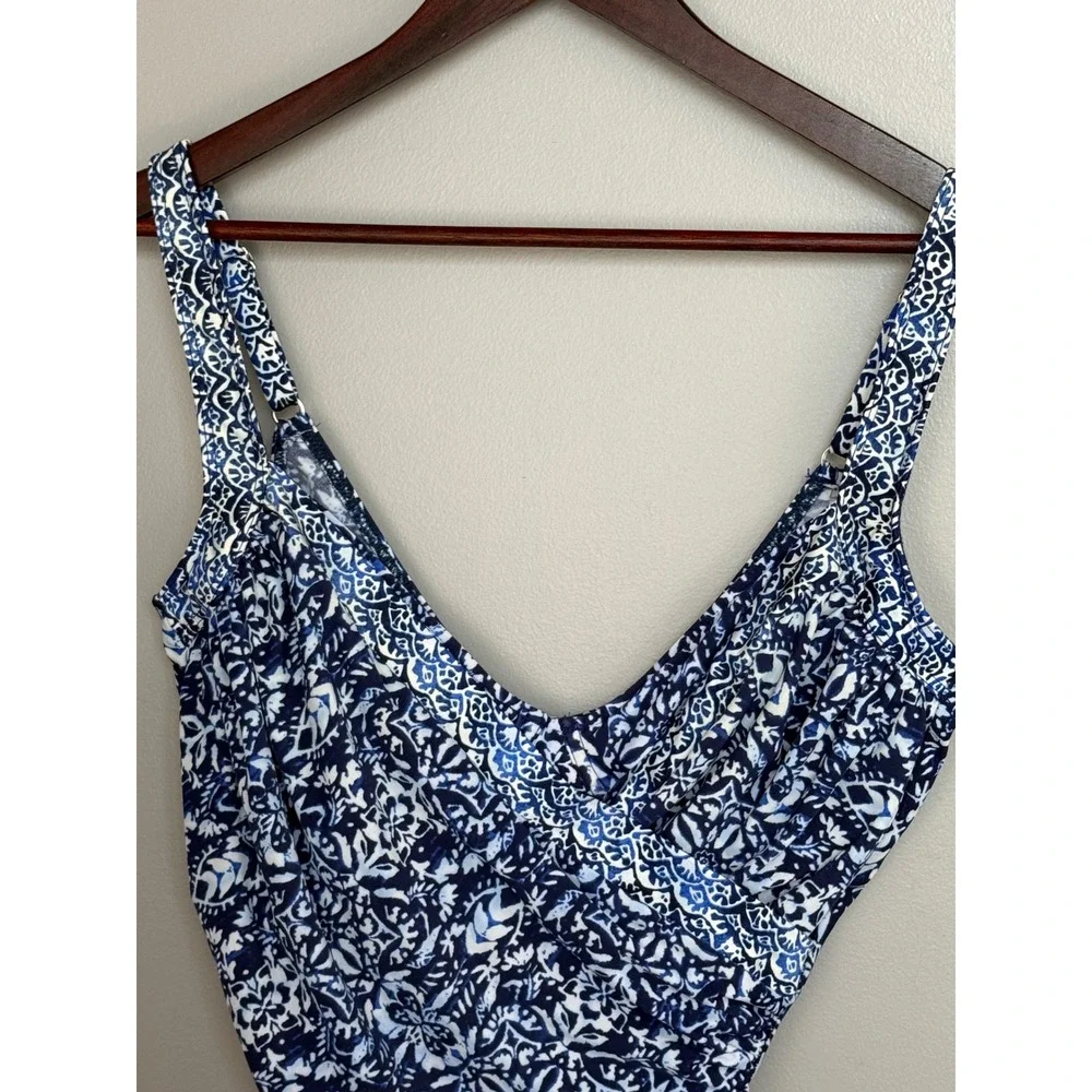 Miraclesuit Blue White Floral Tile Print One Piece Swimsuit Womens‎ 10 12